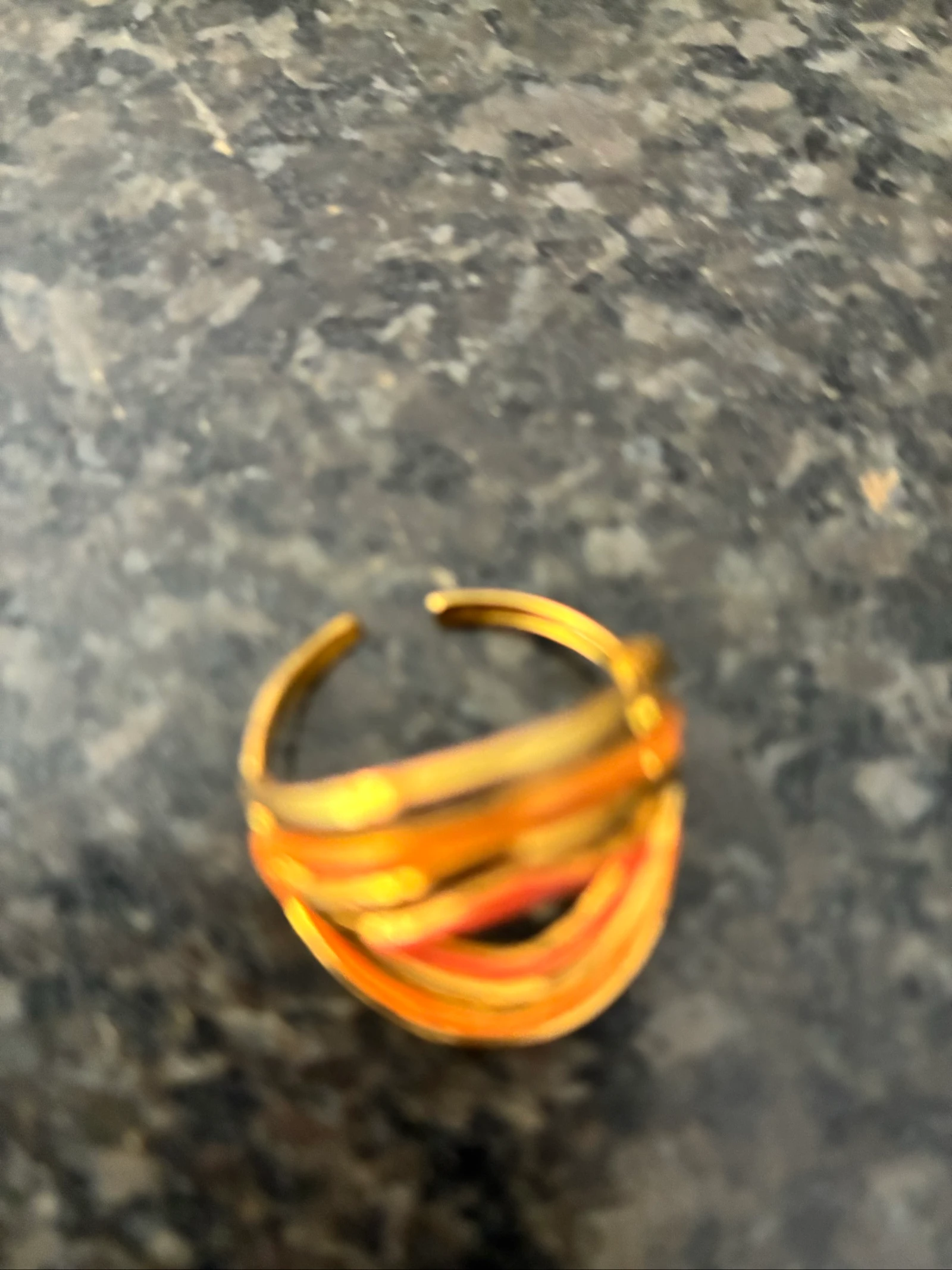 Oranje geëmailleerde opengewerkte stalen ring – photo 3